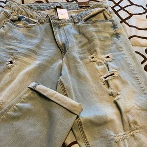 boyfriend cut up jeans (NEW)